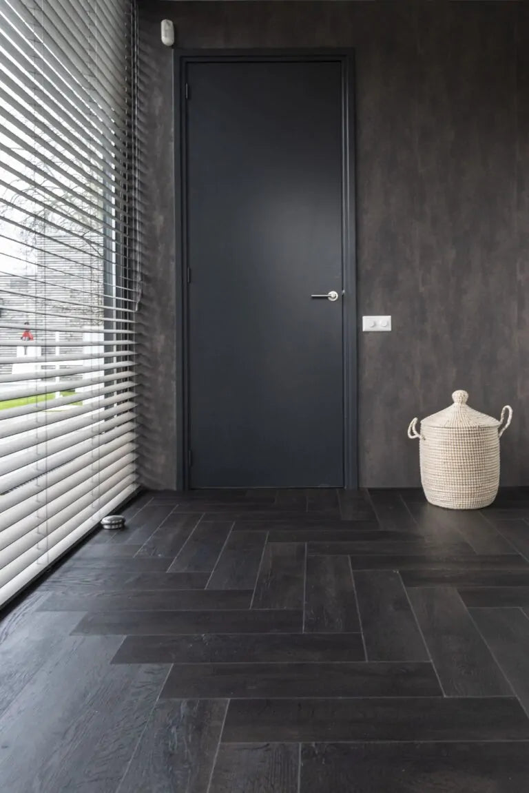 Sense 950 V | PVC-Plak 2,5 mm | Zwart Houtlook Visgraat